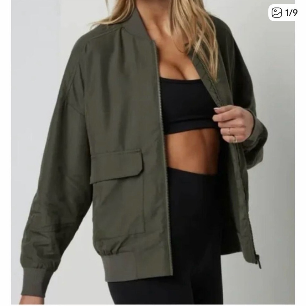 Vuori bomber jacket in green